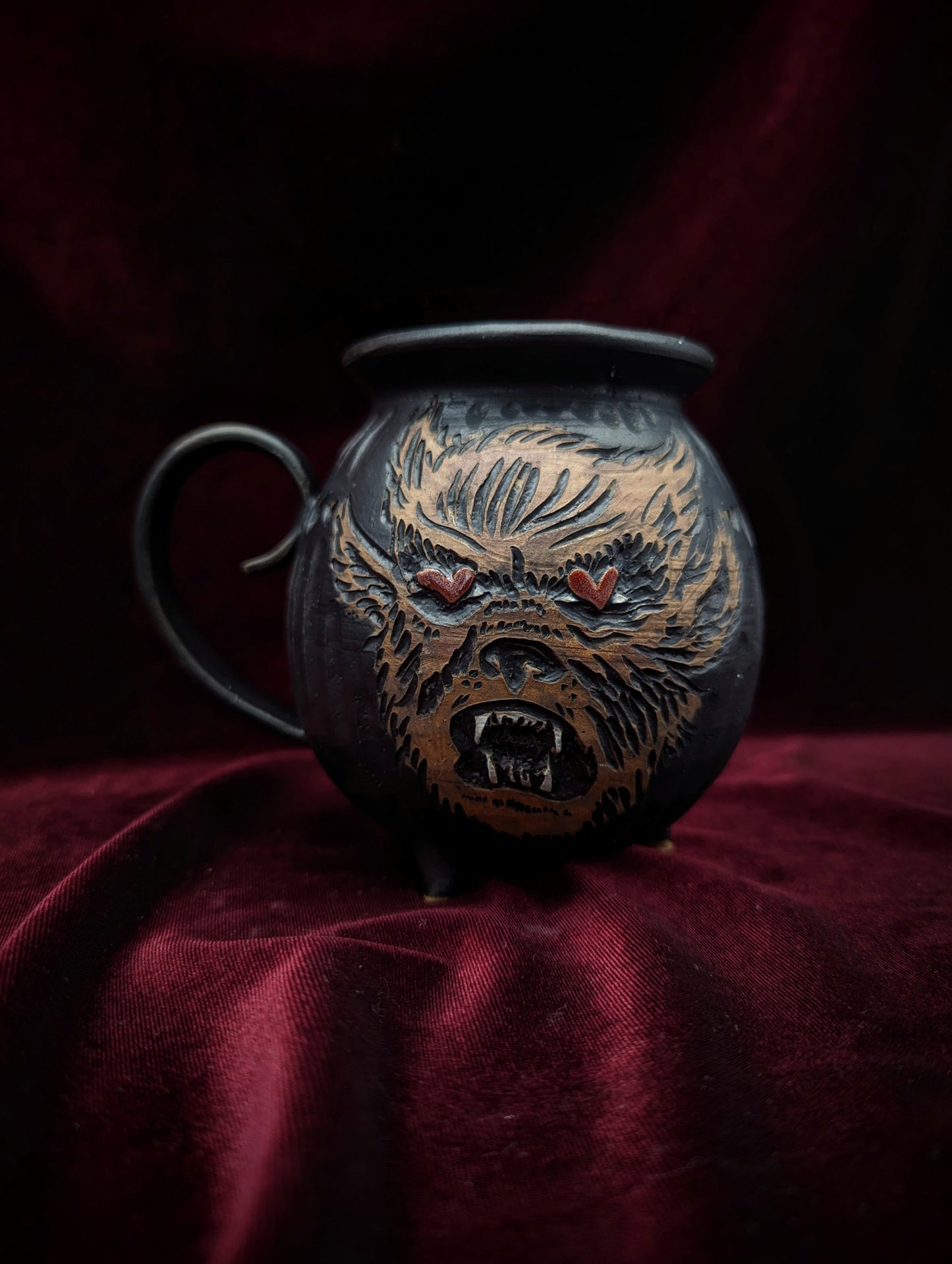 .Heart Eyes Werewolf Cauldron Mug
