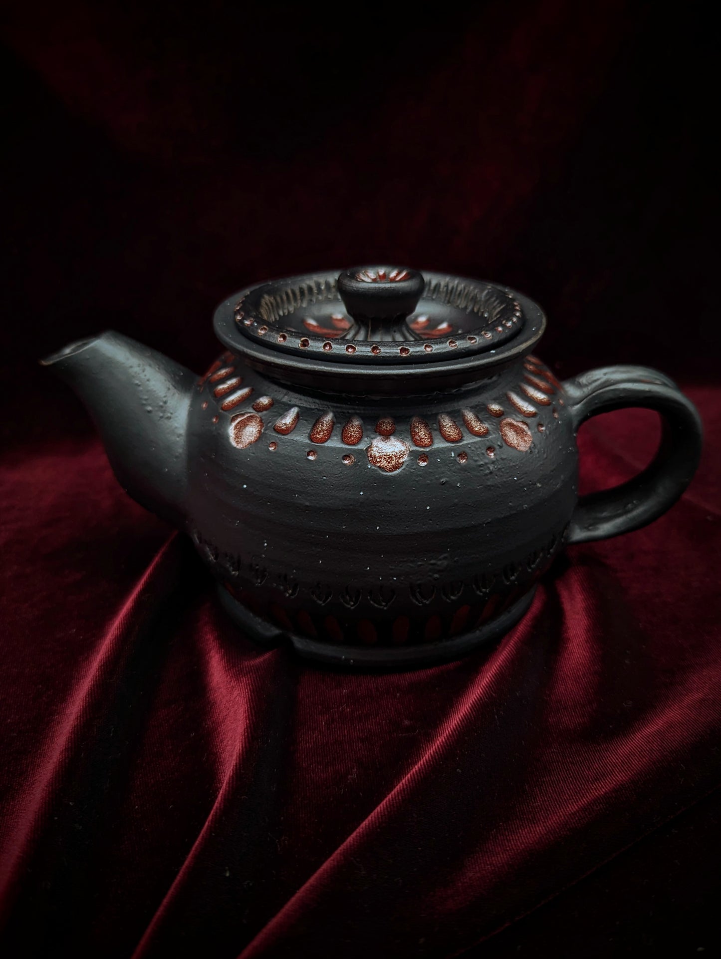 .Flower Motif Personal Teapot - Black and Red